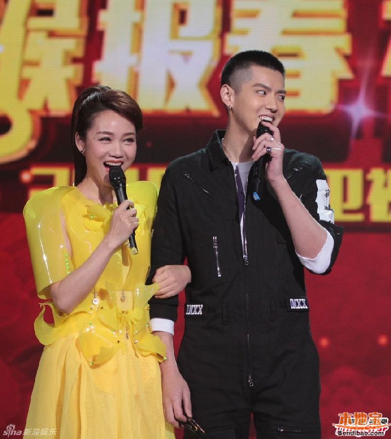 吴亦凡2016年安徽卫视春晚录制现场帅气走秀