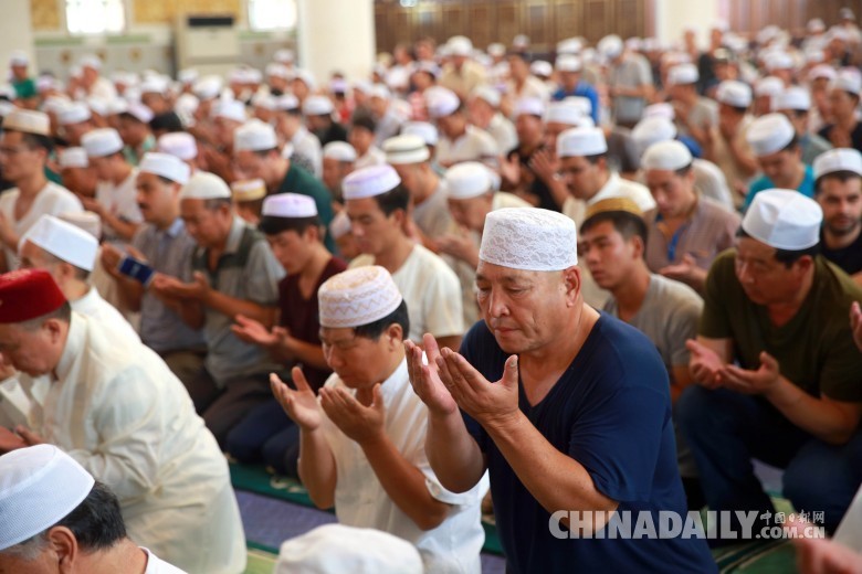 中国各地穆斯林欢度开斋节现场 吃美食走亲戚(组图)