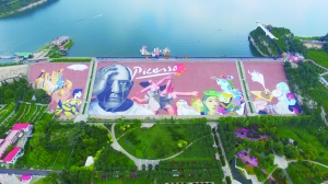 北京平谷金海湖惊现巨幅毕加索画 申请吉尼