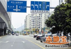 深圳3辆机动车抢1个停车位 车主反映开车不难