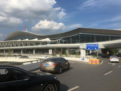 机场t2航站楼停车场路游,自即日起,进入长沙黄花国际机场t2航站楼p1