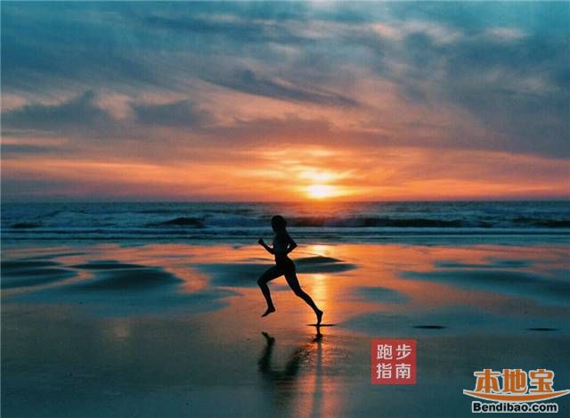 其实每个人都有最适合自己的跑步时间: 有的人选择晨跑
