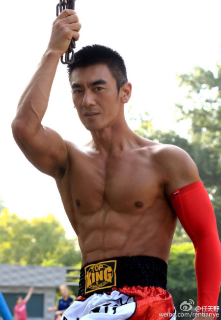 影视娱乐 娱乐八卦 明星档案 > 任天野私照