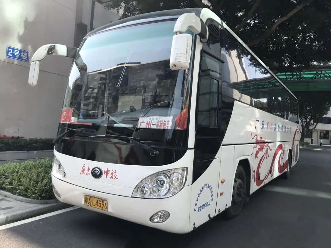 香港到深圳的交通方式 - 40分鐘抵達灣仔的跨境巴士 - 威廉獅 - 廣告餅乾屑