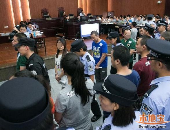 杭州特大传销案53名被告站满审判区