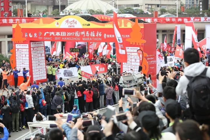 2017杭州马拉松第一名成绩