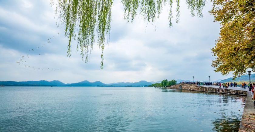 西湖游玩攻略怎么,西湖游玩攻略一日游日程安排表