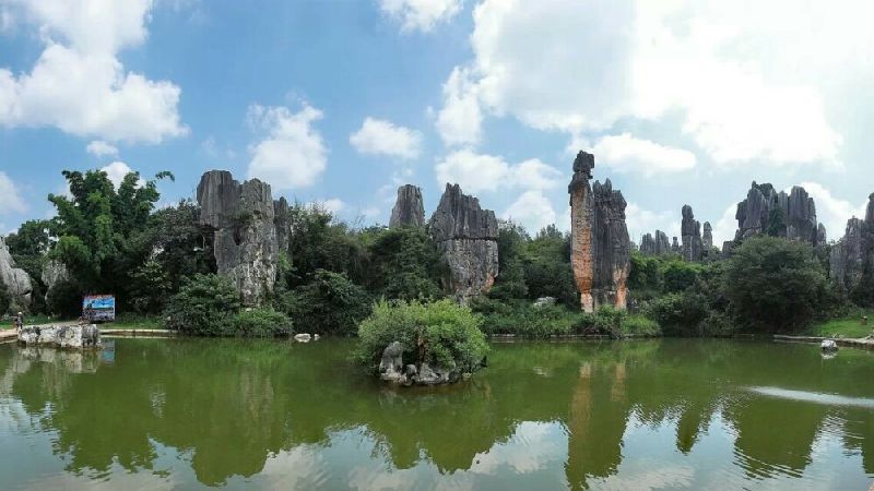 欣赏石林风光 昆明石林风景区旅游攻略