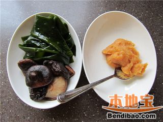 香菇海带味增汤的做法步骤:1