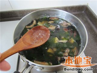 香菇海带味增汤的做法步骤:11