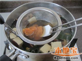 香菇海带味增汤的做法步骤:13