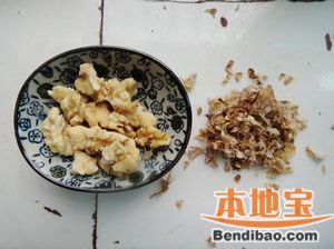 核桃杞枸炒韭菜的做法步骤:1