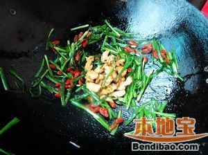 核桃杞枸炒韭菜的做法步骤:8