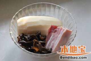 【莲藕木耳炒肉片】的做法步骤:1