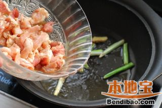【莲藕木耳炒肉片】的做法步骤:6