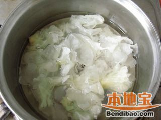 滋润肌肤糖水—冰花银耳云吞皮的做法步骤:2
