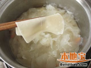 滋润肌肤糖水—冰花银耳云吞皮的做法步骤:5