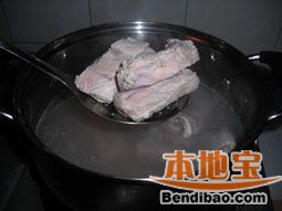 四季营养靓汤——枸杞山药排骨汤的做法步骤:1