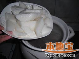 四季营养靓汤——枸杞山药排骨汤的做法步骤:4