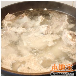 清火更清凉-----苦瓜绿豆骨头汤的做法步骤:2
