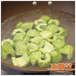 清火更清凉-----苦瓜绿豆骨头汤的做法步骤:7