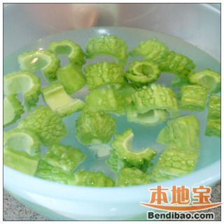 清火更清凉-----苦瓜绿豆骨头汤的做法步骤:8