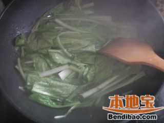 小白菜血肠砂锅的做法步骤:2