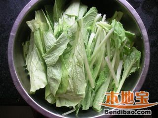 小白菜血肠砂锅的做法步骤:1