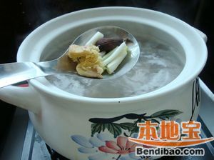 砂锅骨头汤粉丝的做法步骤:3