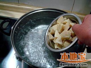 干锅海味烧笋的做法步骤:3