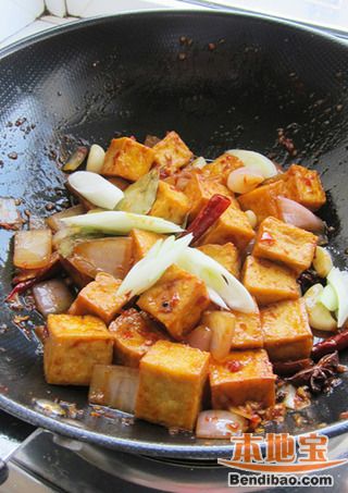 越吃越过瘾的{干锅酥皮豆腐}的做法步骤:14