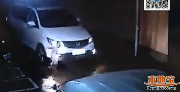 平時開車遭遇汽車盲區應該怎么辦高清圖片