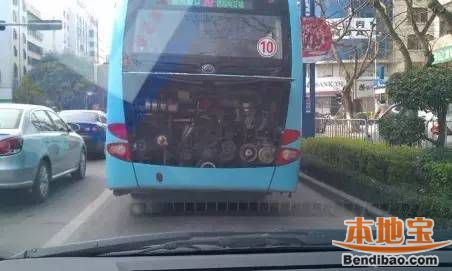 市区开车为了安全这3类车尽量不跟!