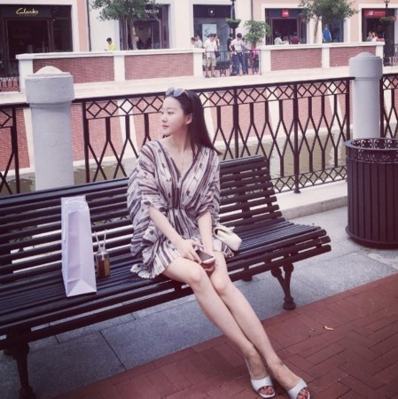 清纯水娃娃!马龙绯闻女友夏露娇俏动人