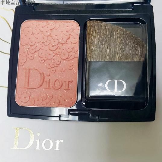 Dior推圣诞限定梦幻唇膏!甜美粉色唇膏来袭