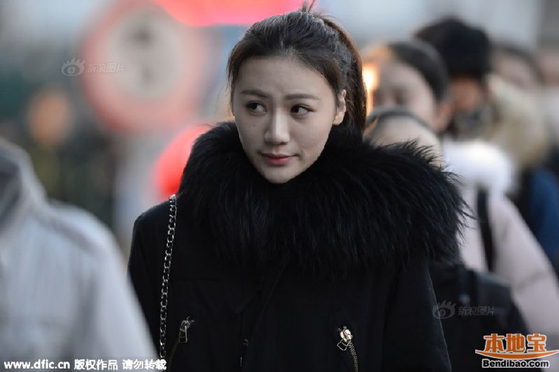 北京电影学院艺考初试开始 现场美女如云(图)图片