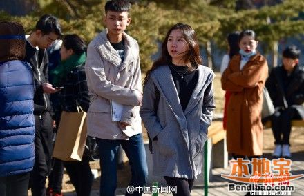 北京电影学院艺考初试开始 现场美女如云(图)图片