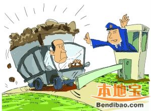深圳泥头车司机违法被查 三人因妨碍执法被拘