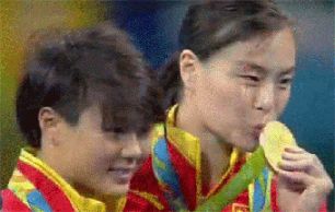 北京时间8日,里约奥运男子举重56公斤级决赛结束,中国选手龙清泉