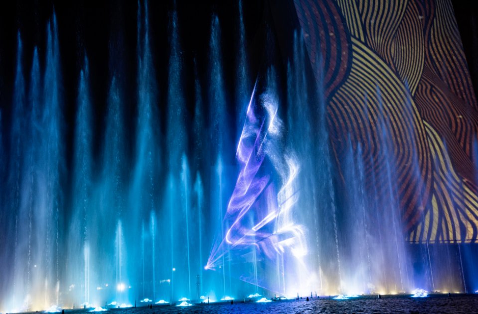 深圳欢乐港湾灯光水秀,巨幅屏幕,喷泉,灯光,特效,音乐等多媒体融合