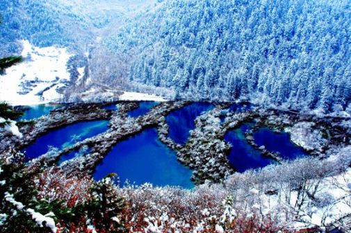 九寨沟四季景色的特点