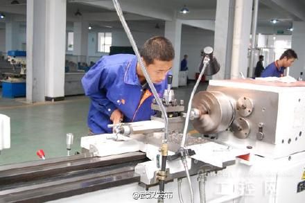 2020年武汉半数中职生可上大学 技工也应聘事