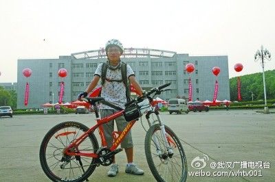 汉口学院新生李茂成校园风云人物 骑行300公里