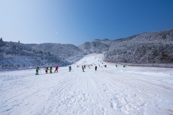 2025元旦襄阳保康横冲国际滑雪场游玩攻略