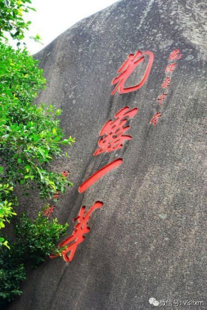 虎溪岩满山皆巨石,尽皆奇险天成.