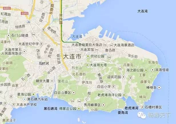 大連港位於市區北部,面相大連灣;東部為山地丘陵地帶,與三座島