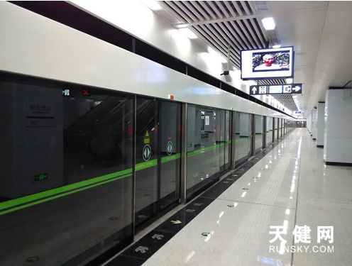 大连地铁1号线的主色调是什么颜色?