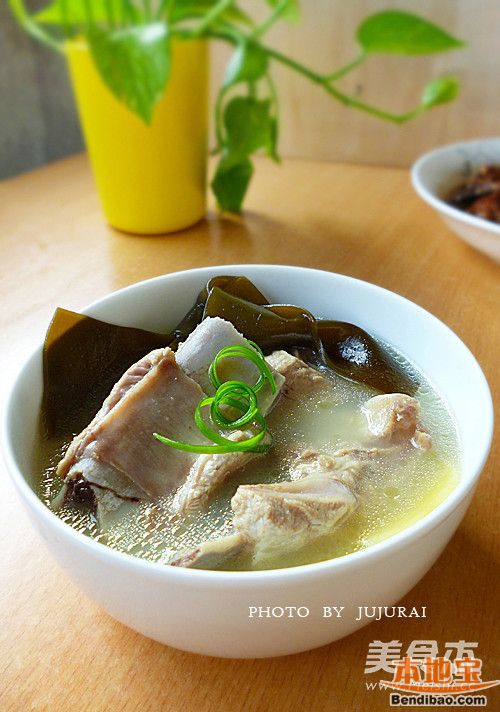 薏米排骨海带汤的做法      1