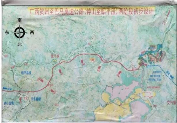 根据 广西高速公路网规划修编布局方案示意图,线路为:贺州市八步区