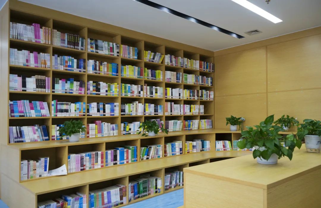 深圳葵涌圖書館開放時間:圖書館週一閉館,週二至週日開放時間為9:00